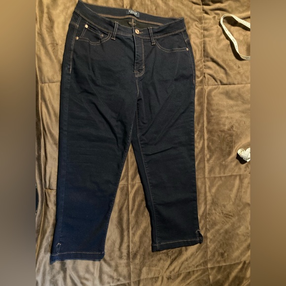 Curve Appeal brand, size 8/29, dark denim capris, stretchy and comfortable - Picture 6 of 12